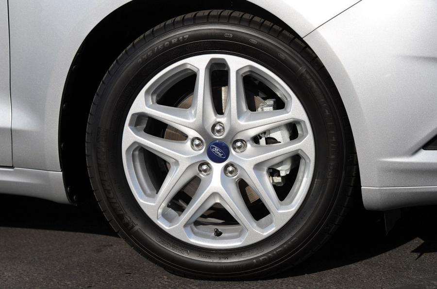  Ford Fusion 2013 года  (US) (фото 145 из 202)